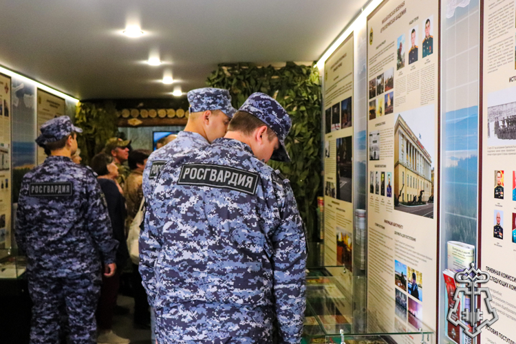 Сотрудники вневедомственно охраны и военнослужащие Росгвардии Марий Эл встретили агитпоезд «Единство в памяти»