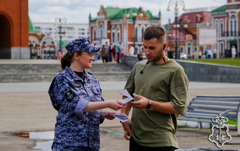 Мобильный агитационный пункт Росгвардии проинформировал жителей Марий Эл о службе в войсках правопорядка