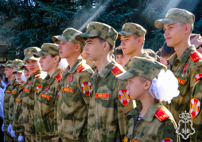 В Йошкар-Оле сотрудники вневедомственной охраны Росгвардии поздравили подшефных школьников с Днём знаний
