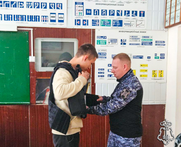 В Марий Эл сотрудники вневедомственной охраны Управления Росгвардии по Республике Марий Эл встретились со студентами Санчурского социально-экономического техникума