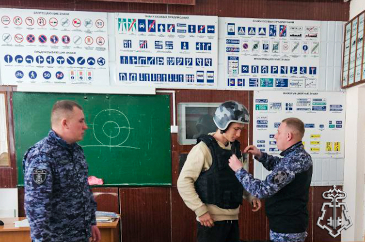 В Марий Эл сотрудники вневедомственной охраны Управления Росгвардии по Республике Марий Эл встретились со студентами Санчурского социально-экономического техникума
