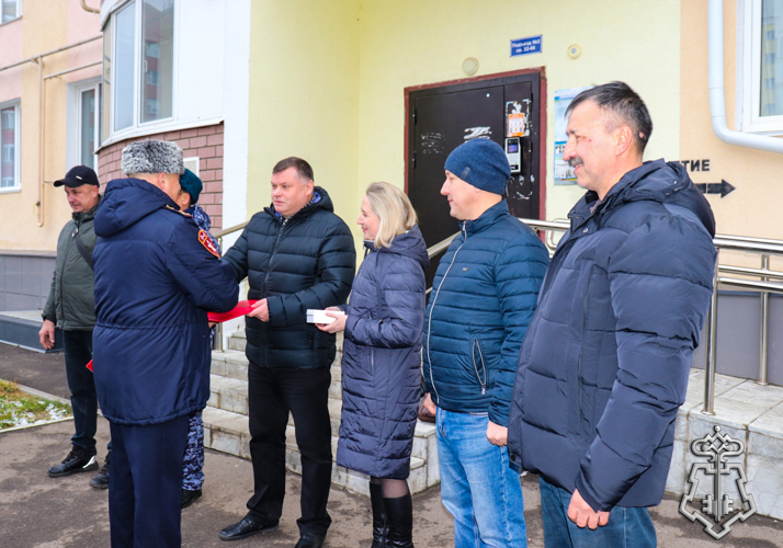 В ЙОШКАР-ОЛЕ ВРУЧИЛИ КЛЮЧИ ОТ НОВЫХ КВАРТИР СОТРУДНИКАМ И ВЕТЕРАНАМ ПОДРАЗДЕЛЕНИЙ ВНЕВЕДОМСТВЕННОЙ ОХРАНЫ РОСГВАРДИИ