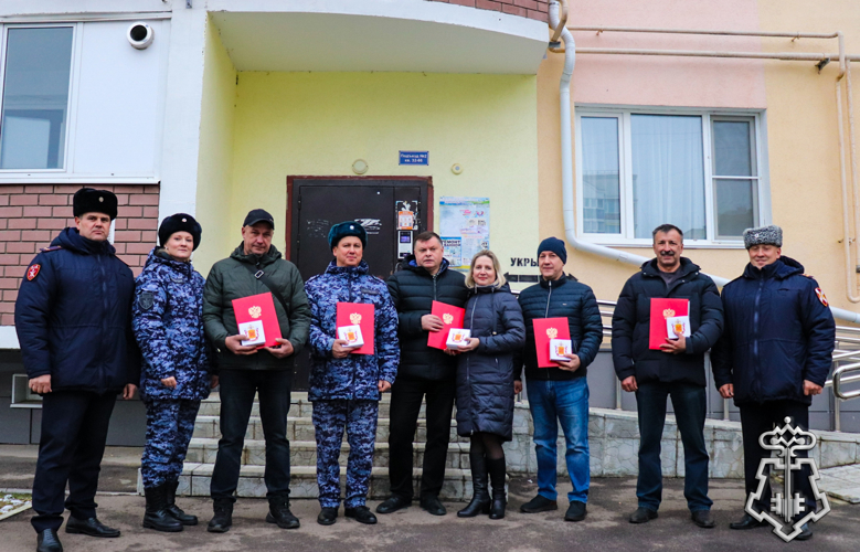 В ЙОШКАР-ОЛЕ ВРУЧИЛИ КЛЮЧИ ОТ НОВЫХ КВАРТИР СОТРУДНИКАМ И ВЕТЕРАНАМ ПОДРАЗДЕЛЕНИЙ ВНЕВЕДОМСТВЕННОЙ ОХРАНЫ РОСГВАРДИИ