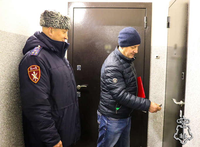 В ЙОШКАР-ОЛЕ ВРУЧИЛИ КЛЮЧИ ОТ НОВЫХ КВАРТИР СОТРУДНИКАМ И ВЕТЕРАНАМ ПОДРАЗДЕЛЕНИЙ ВНЕВЕДОМСТВЕННОЙ ОХРАНЫ РОСГВАРДИИ