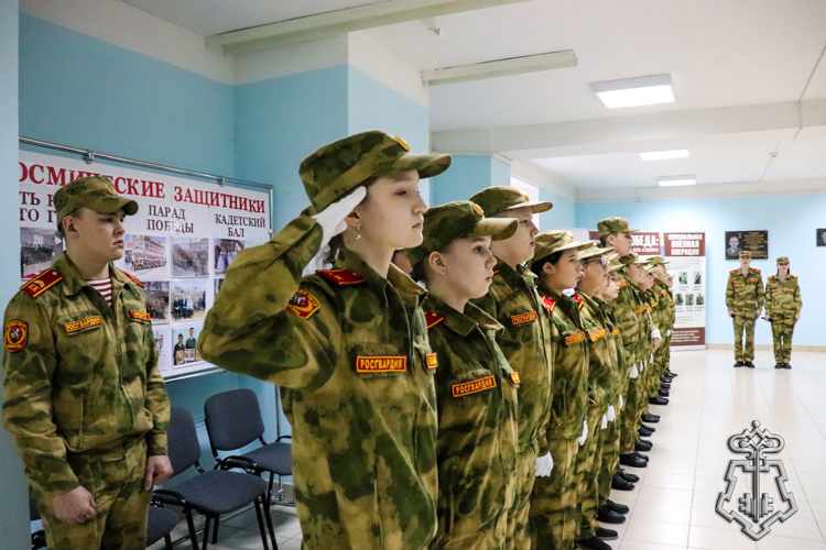 В ЙОШКАР-ОЛИНСКОЙ ШКОЛЕ СОСТОЯЛАСЬ ЦЕРЕМОНИЯ ПОСВЯЩЕНИЯ В КАДЕТЫ РОСГВАРДИИ