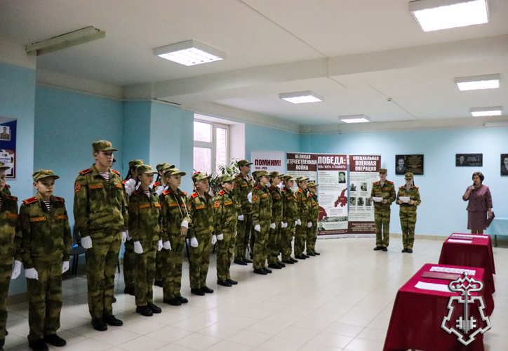 В ЙОШКАР-ОЛИНСКОЙ ШКОЛЕ СОСТОЯЛАСЬ ЦЕРЕМОНИЯ ПОСВЯЩЕНИЯ В КАДЕТЫ РОСГВАРДИИ