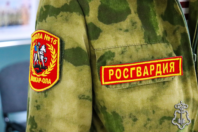 В ЙОШКАР-ОЛИНСКОЙ ШКОЛЕ СОСТОЯЛАСЬ ЦЕРЕМОНИЯ ПОСВЯЩЕНИЯ В КАДЕТЫ РОСГВАРДИИ