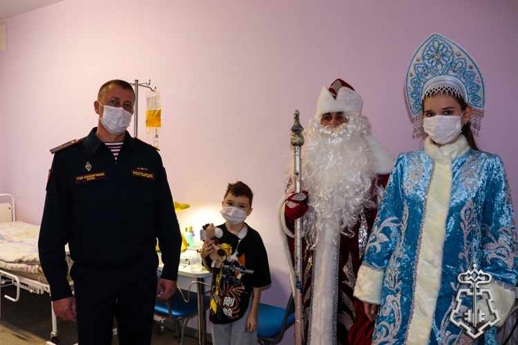 ВНЕВЕДОМСТВЕННАЯ ОХРАНА ПОДАРИЛА НОВОГОДНЮЮ СКАЗКУ ДЕТЯМ В БОЛЬНИЦЕ ЙОШКАР-ОЛЫ