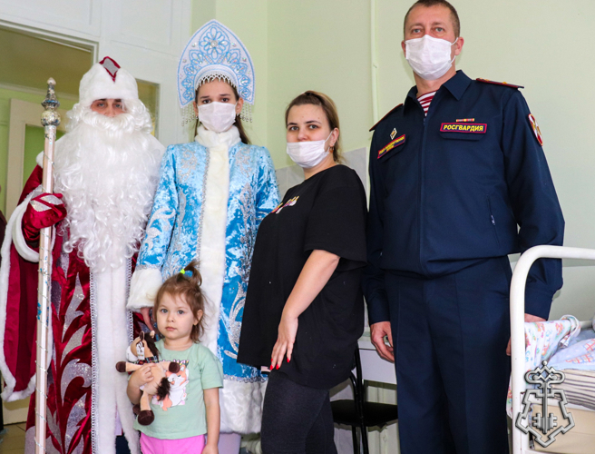ВНЕВЕДОМСТВЕННАЯ ОХРАНА ПОДАРИЛА НОВОГОДНЮЮ СКАЗКУ ДЕТЯМ В БОЛЬНИЦЕ ЙОШКАР-ОЛЫ