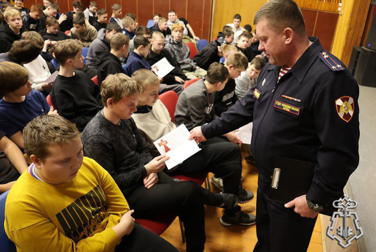 В МАРИЙ ЭЛ КУРСАНТЫ ЦЕНТРА «АВАНГАРД» ВСТРЕТИЛИСЬ С КОМАНДИРОМ БАТАЛЬОНА ПОЛИЦИИ ОТДЕЛА ВНЕВЕДОМСТВЕННОЙ ОХРАНЫ ПО Г.ЙОШКАР-ОЛЕ