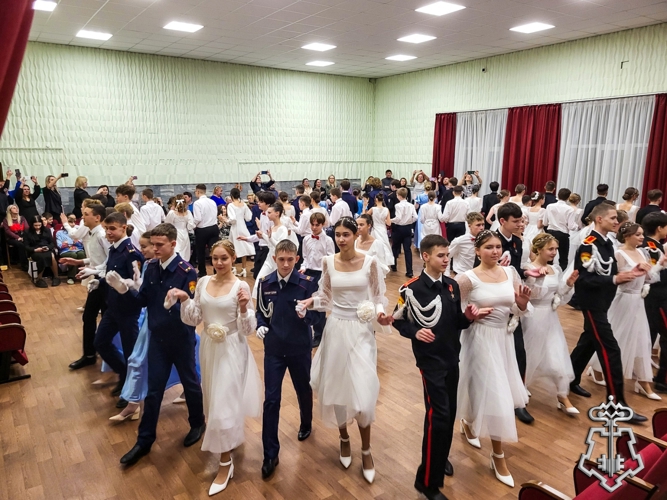 В Йошкар-Оле подшефные школьники Росгвардии приняли участие в новогоднем кадетском балу