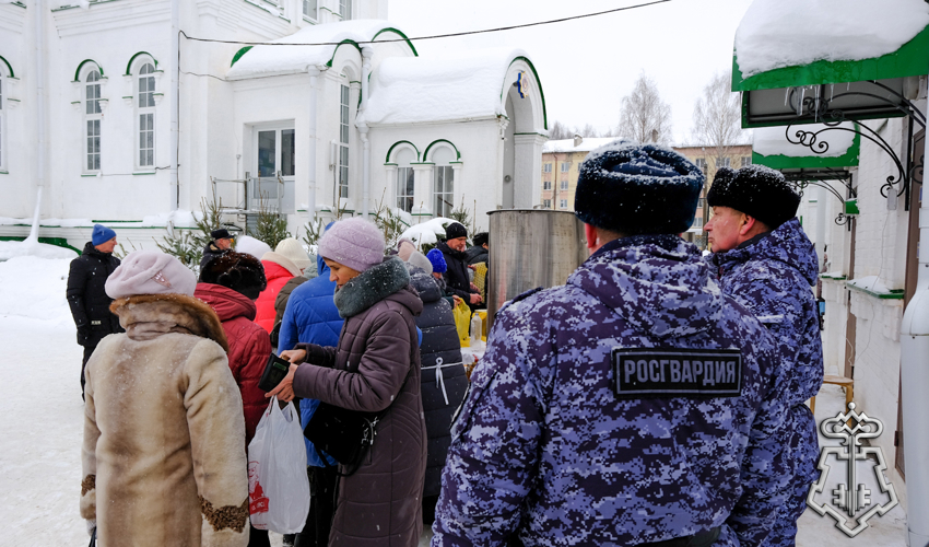 Сотрудники вневедомственной охраны Росгвардии обеспечили общественный порядок и безопасность в ходе празднования Крещения Господня в Марий Эл