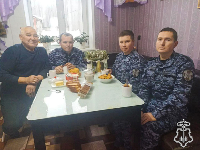 Сотрудники отдела вневедомственной охраны Управления Росгвардии по Республике Марий Эл оказали помощь ветеранам и пенсионерам после сильных снегопадов