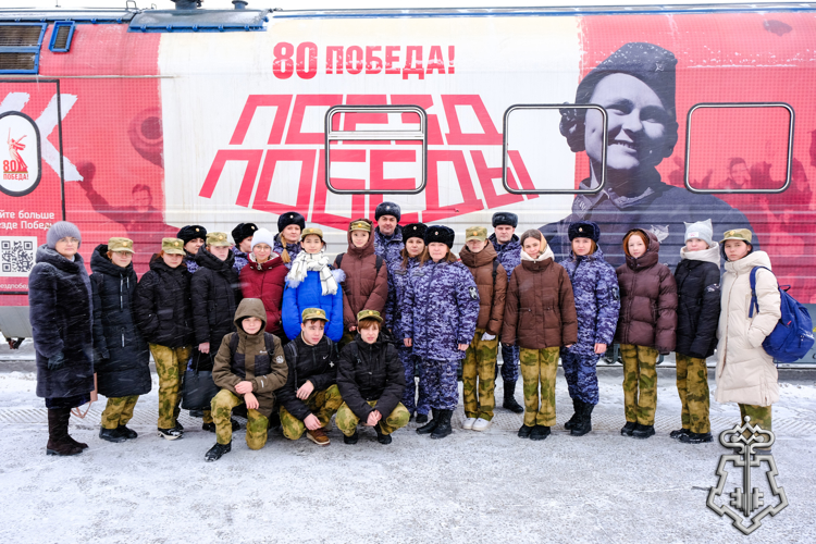 Сотрудники вневедомственной охраны посетили уникальную выставку «Поезд Победы» в Йошкар-Оле