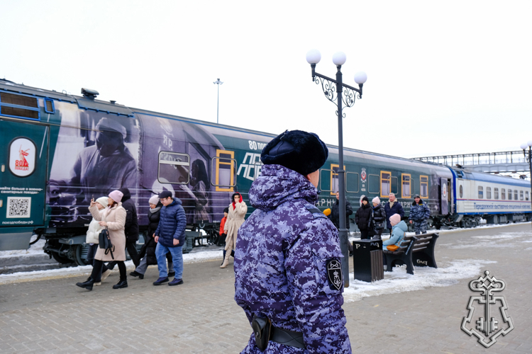 Сотрудники вневедомственной охраны Росгвардии обеспечили охрану общественного порядка в период работы передвижного музея «Поезд Победы» в Йошкар-Оле