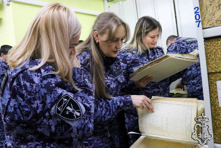 Сотрудники вневедомственной охраны  Росгвардии познакомились с работой хранителей истории в Марий Эл