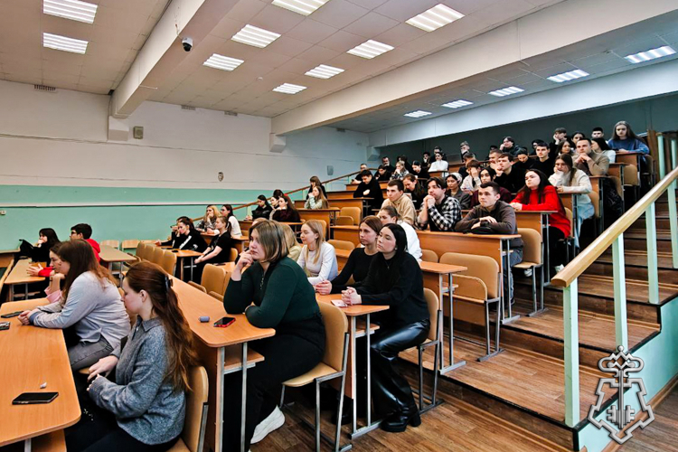 В Йошкар-Оле офицеры вневедомственной охраны Росгвардии обсудили со студентами перспективы службы в войсках правопорядка