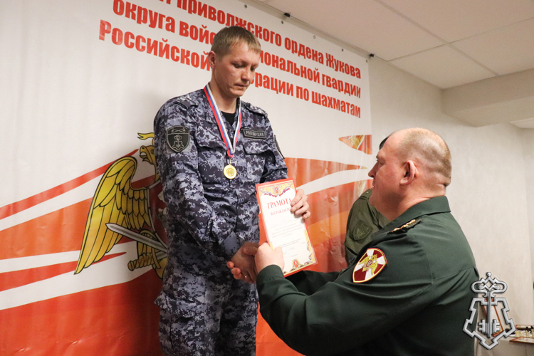 В столице Марий Эл росгвардейцы Приволжья сразились в шахматы в юбилейный для ведомства год