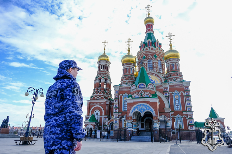 В Марий Эл cотрудники отделения вневедомственной охраны Росгвардии приняли участие в обеспечении безопасности граждан в праздник Вербного воскресенья