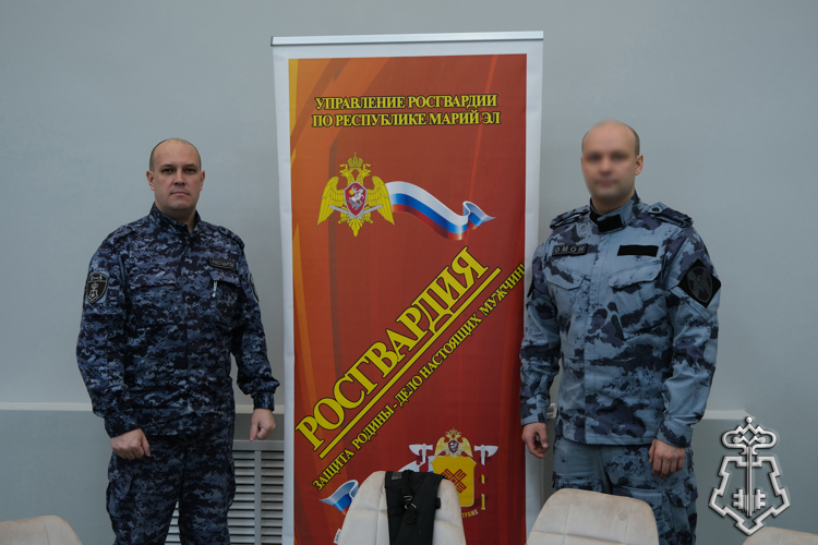 На ярмарке «Работа России» сотрудники вневедомственной охраны Росгвардии по Республике Марий Эл приняли участие в проведении круглого стола со студентами 