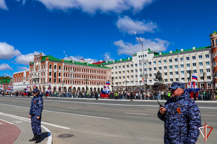 Сотрудники вневедомственной охраны Росгвардии по Республике Марий Эл обеспечили правопорядок во время празднования Дня Победы в Республике Марий Эл