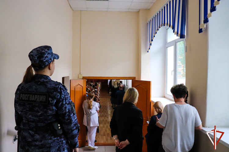 При участии вневедомственной охраны Росгвардии обеспечена безопасность во время проведения «Последнего звонка» в школах Марий Эл