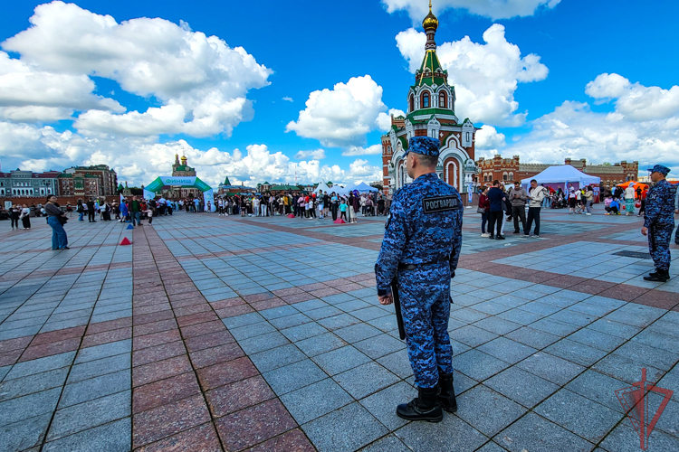 Сотрудники вневедомственной охраны Республики Марий Эл приняли участие в обеспечении безопасности «Зелёного марафона» в Йошкар-Оле