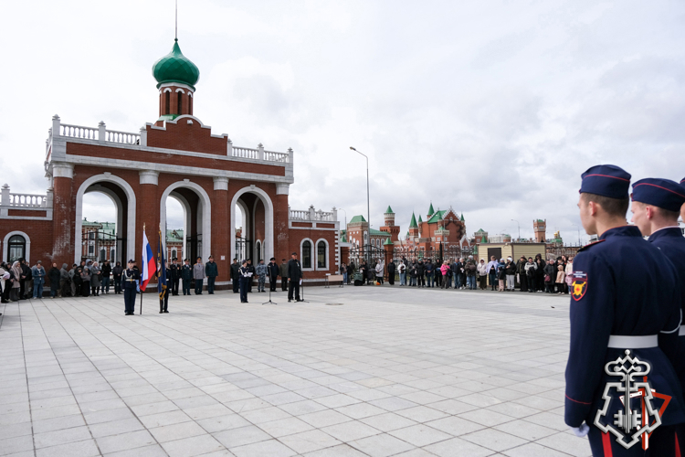 В Йошкар-Оле сотрудники вневедомственной охраны приняли участие в церемонии принятия клятвы курсантами регионального колледжа