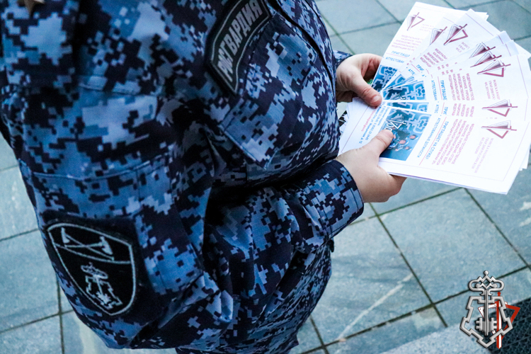 В интересах кадрового обеспечения на площади Оболенского-Ноготкова г. Йошкар-Олы прошла агитационная работа Росгвардии