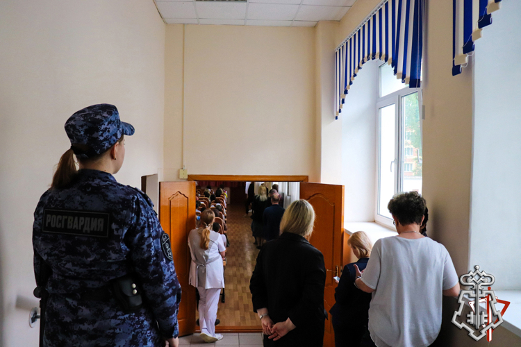 При участии вневедомственной охраны Росгвардии обеспечена безопасность во время проведения «Последнего звонка» в школах Марий Эл