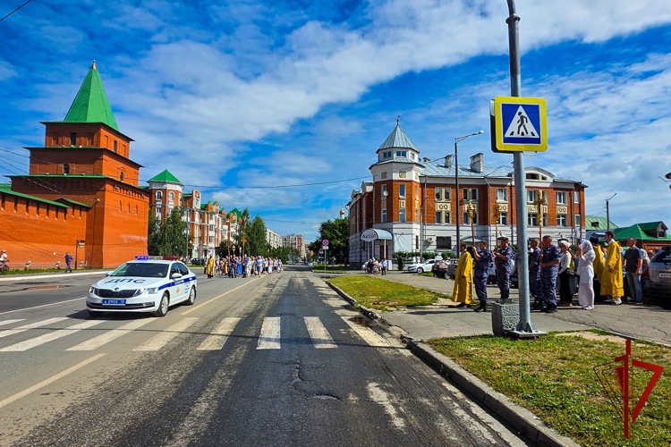 В Йошкар-Оле росгвардейцы приняли участие в торжествах, посвященных дню памяти небесного покровителя ведомства (видео)