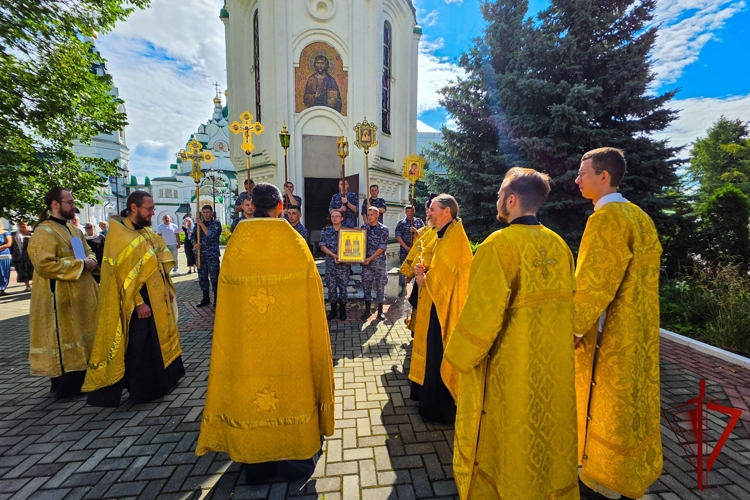 В Йошкар-Оле росгвардейцы приняли участие в торжествах, посвященных дню памяти небесного покровителя ведомства (видео)