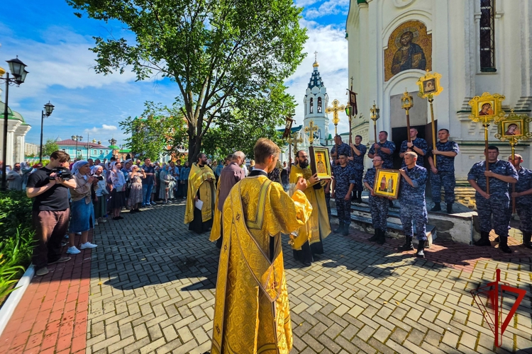 В Йошкар-Оле росгвардейцы приняли участие в торжествах, посвященных дню памяти небесного покровителя ведомства (видео)