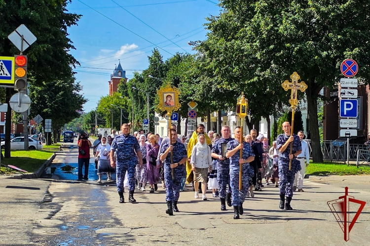 В Йошкар-Оле росгвардейцы приняли участие в торжествах, посвященных дню памяти небесного покровителя ведомства (видео)