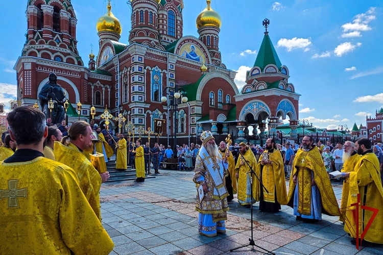 В Йошкар-Оле росгвардейцы приняли участие в торжествах, посвященных дню памяти небесного покровителя ведомства (видео)
