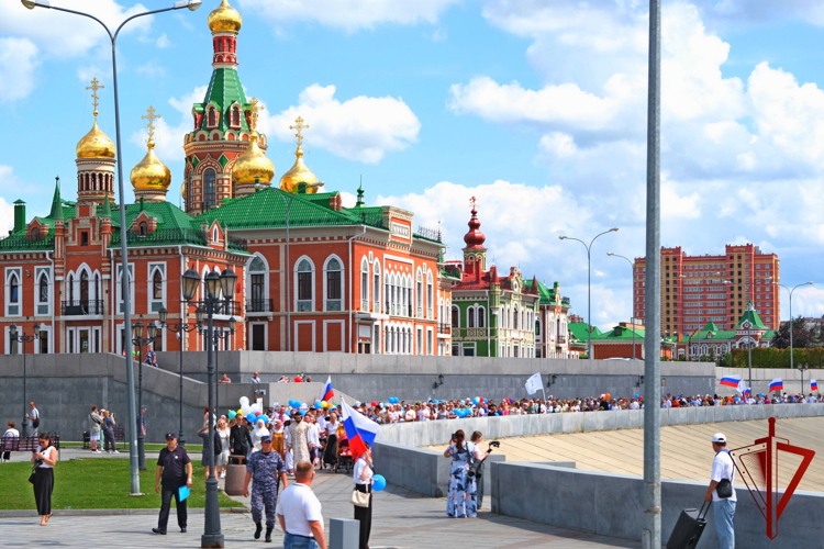 Сотрудники вневедомственной охраны Росгвардии по Республике Марий Эл приняли участие в охране общественного порядка в День семьи, любви и верности