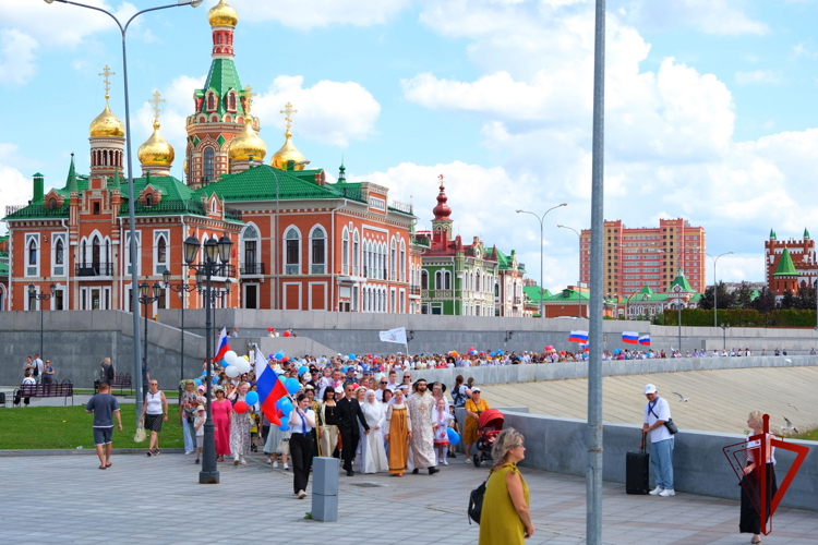 Сотрудники вневедомственной охраны Росгвардии в Республике Марий Эл приняли участие в праздновании Дня семьи, любви и верности