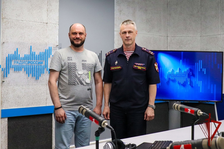 В Йошкар-Оле начальник вневедомственной охраны Росгвардии принял участие в радиопрограмме 