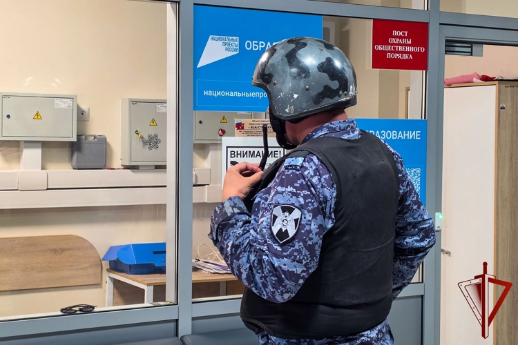 Сотрудники вневедомственной охраны Управления Росгвардии по Республике Марий Эл приняли участие в комиссионной проверке готовности образовательных учреждений к новому учебному году в Марий Эл