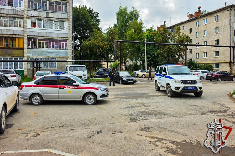 В Марий Эл сотрудники вневедомственной охраны приняли участие во всероссийских антитеррористических учениях на объектах образования (видео)