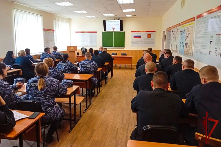 В Йошкар-Оле для сотрудников вневедомственной охраны Росгвардии по Республике Марий Эл провели занятие по антикоррупционной тематике