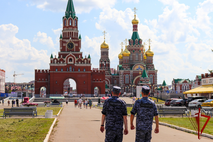 Сотрудники вневедомственной охраны Росгвардии по Республике Марий Эл обеспечили правопорядок в ходе празднования Дня ВДВ и проведения матчевого турнира на Кубок Раимкуля Малахбекова