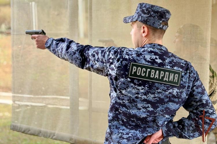 Сотрудник вневедомственной охраны Росгвардии по Республике Марий Эл занял первое место в беге в чемпионате Приволжского ордена Жукова округа войск национальной гвардии Российской Федерации по военно-прикладному спорту.