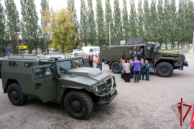 Представители вневедомственной охраны Росгвардии приняли участие в юбилейном X Слёте регионального отделения «Юнармии» в Марий Эл (видео)