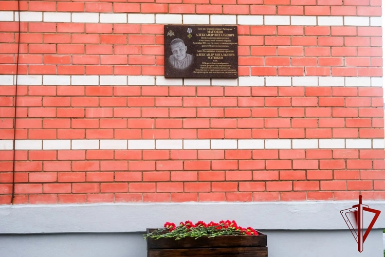 В Йошкар-Оле росгвардейцы почтили память героя, погибшего при исполнении служебного долга