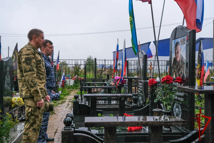 В Йошкар-Оле росгвардейцы почтили память героя, погибшего при исполнении служебного долга