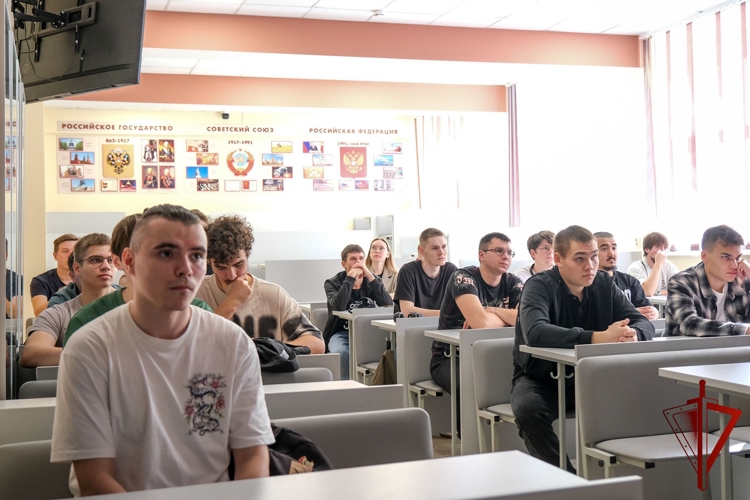 Начальник территориального отдела вневедомственной охраны Управления Росгвардии по Республике Марий Эл встретился со студентами МарГУ